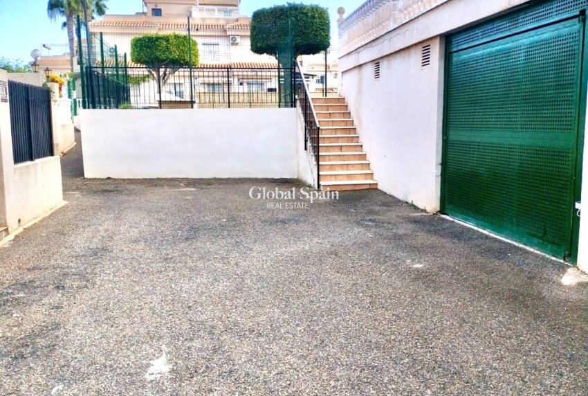 Wiederverkauf - HAUS -
PLAYA FLAMENCA - Costa Blanca