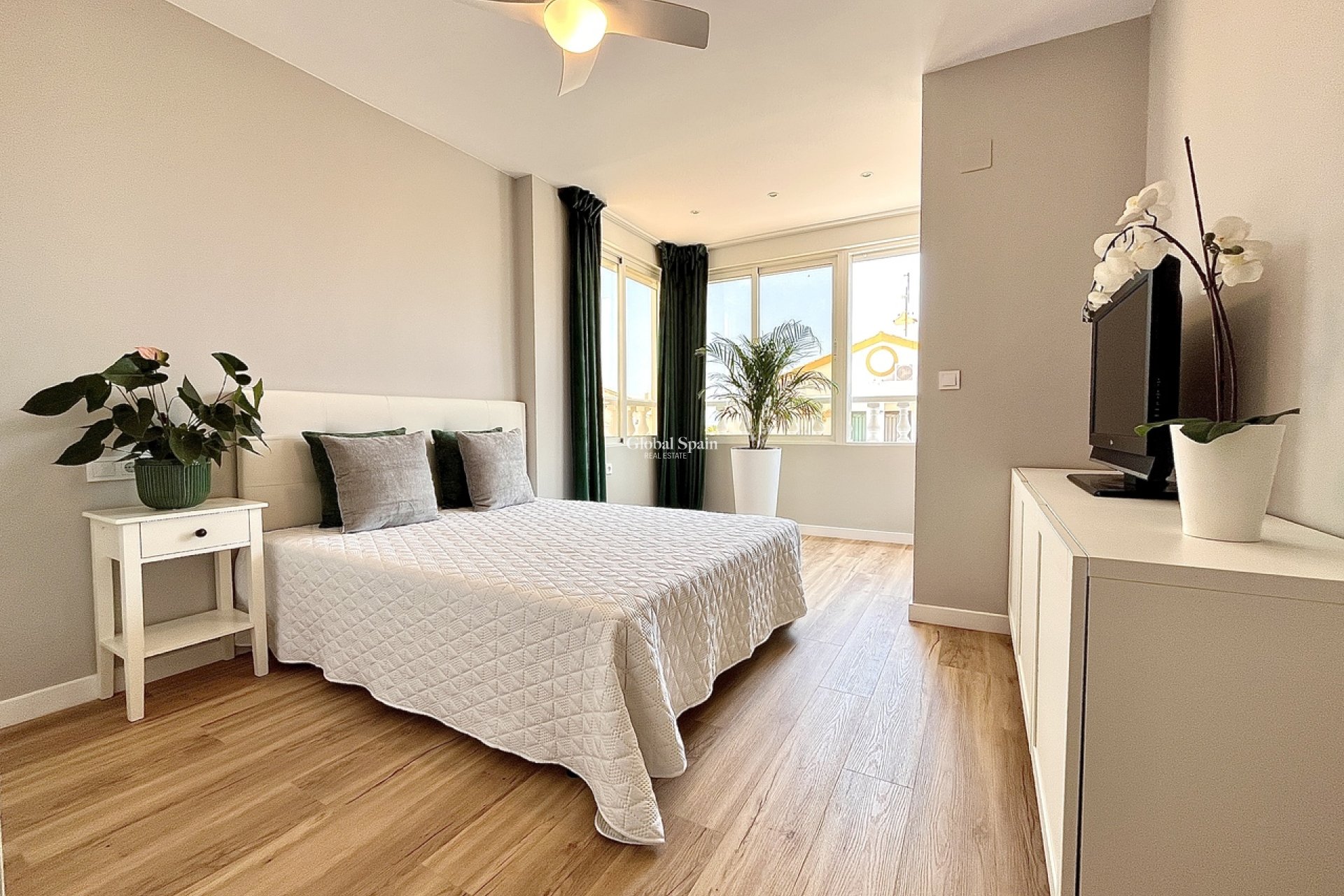 Wiederverkauf - HAUS -
PLAYA FLAMENCA - Costa Blanca
