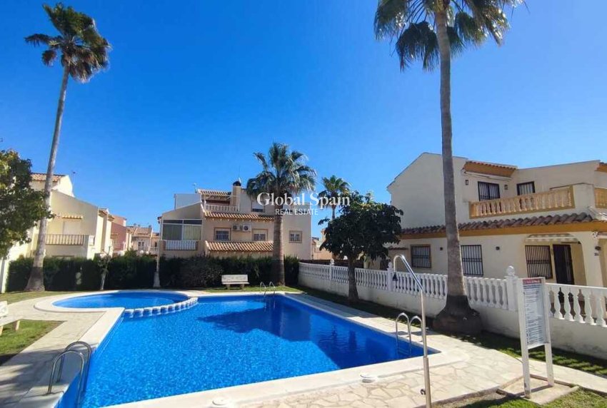 Wiederverkauf - HAUS -
PLAYA FLAMENCA - Costa Blanca