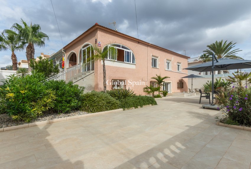 Wiederverkauf - HAUS -
PUNTA PRIMA - Costa Blanca