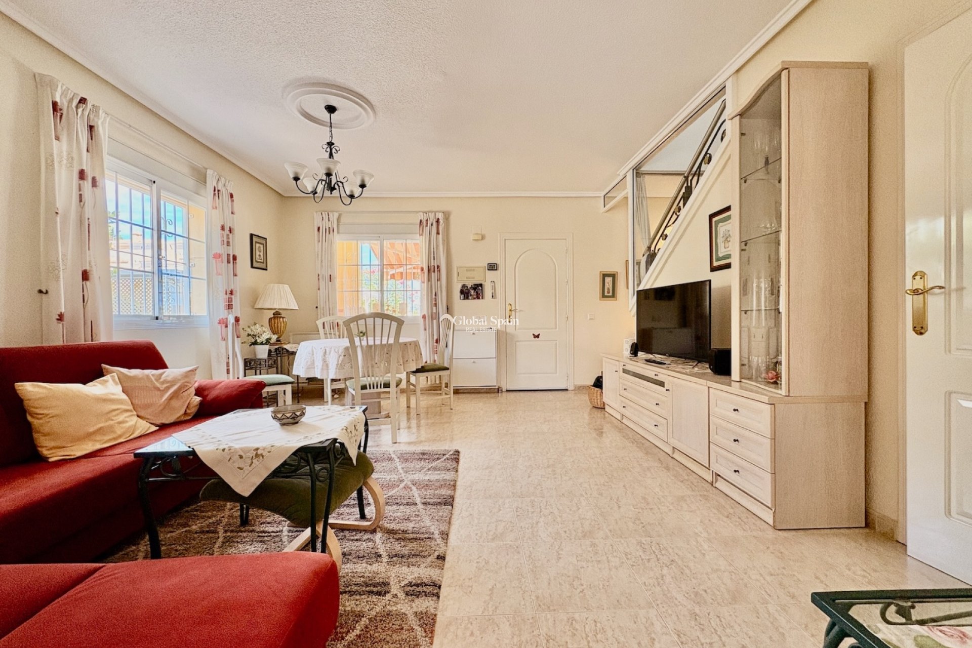 Wiederverkauf - HAUS -
ROJALES - Inland