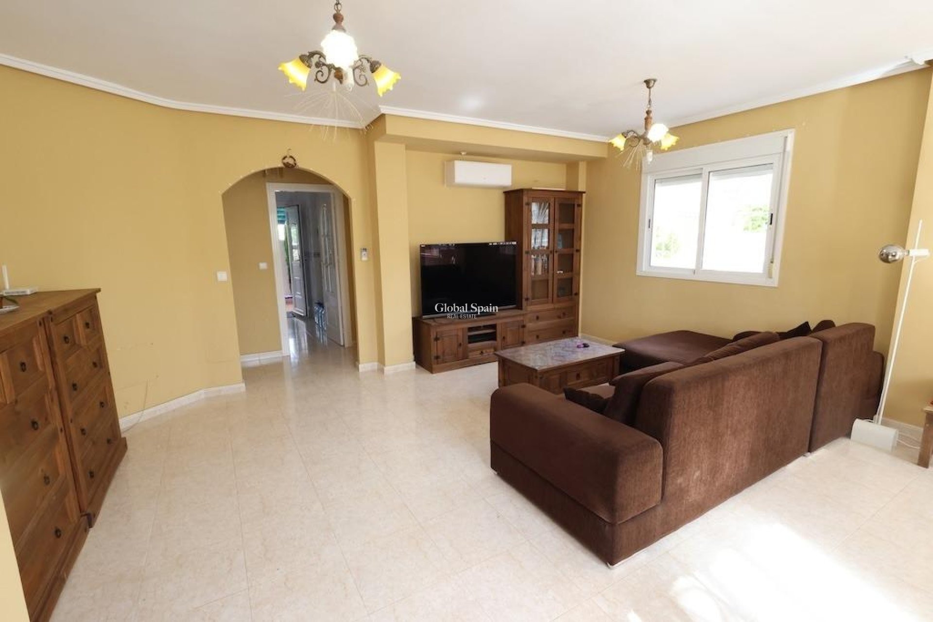 Wiederverkauf - HAUS -
ROJALES - Inland