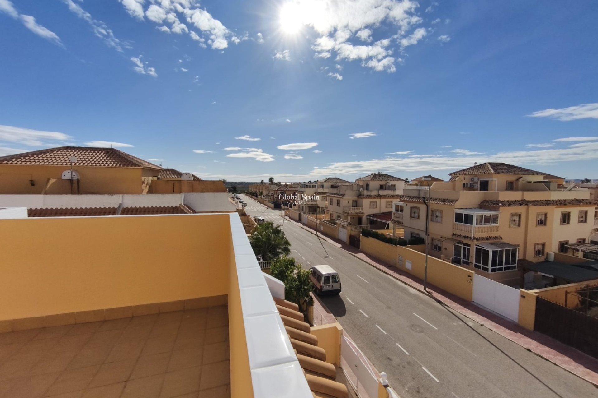 Wiederverkauf - HAUS -
ROJALES - Inland