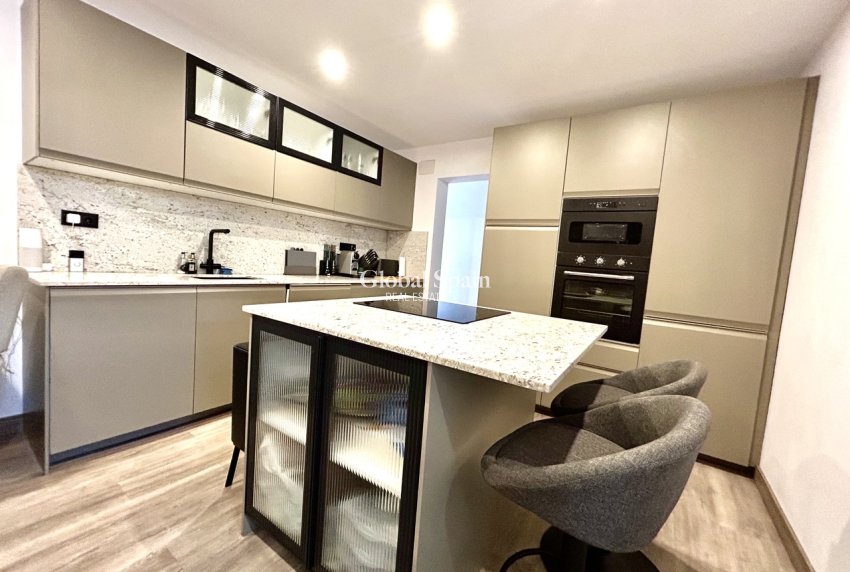 Wiederverkauf - HAUS -
SAN MIGUEL DE SALINAS - Inland