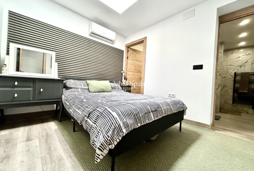 Wiederverkauf - HAUS -
SAN MIGUEL DE SALINAS - Inland