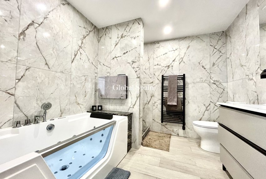 Wiederverkauf - HAUS -
SAN MIGUEL DE SALINAS - Inland