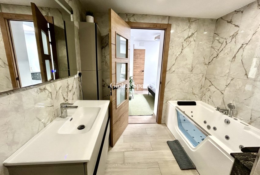 Wiederverkauf - HAUS -
SAN MIGUEL DE SALINAS - Inland