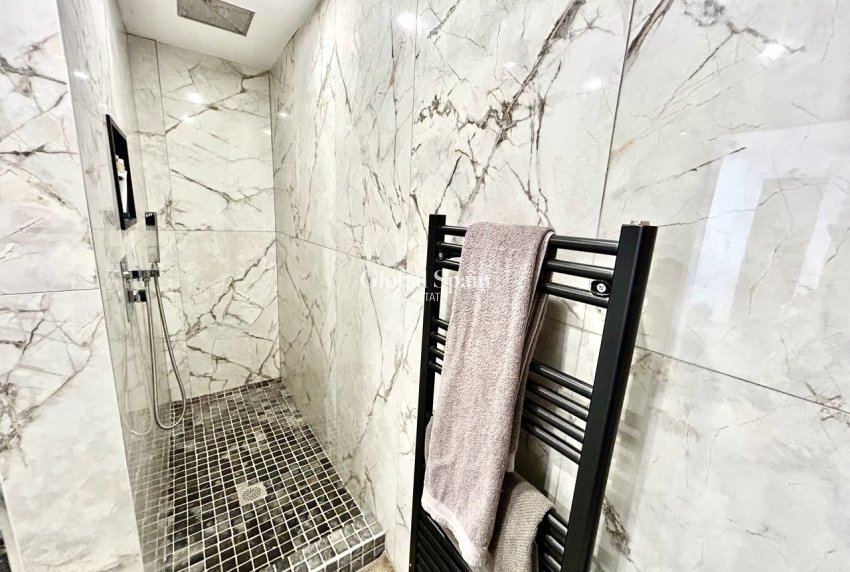 Wiederverkauf - HAUS -
SAN MIGUEL DE SALINAS - Inland