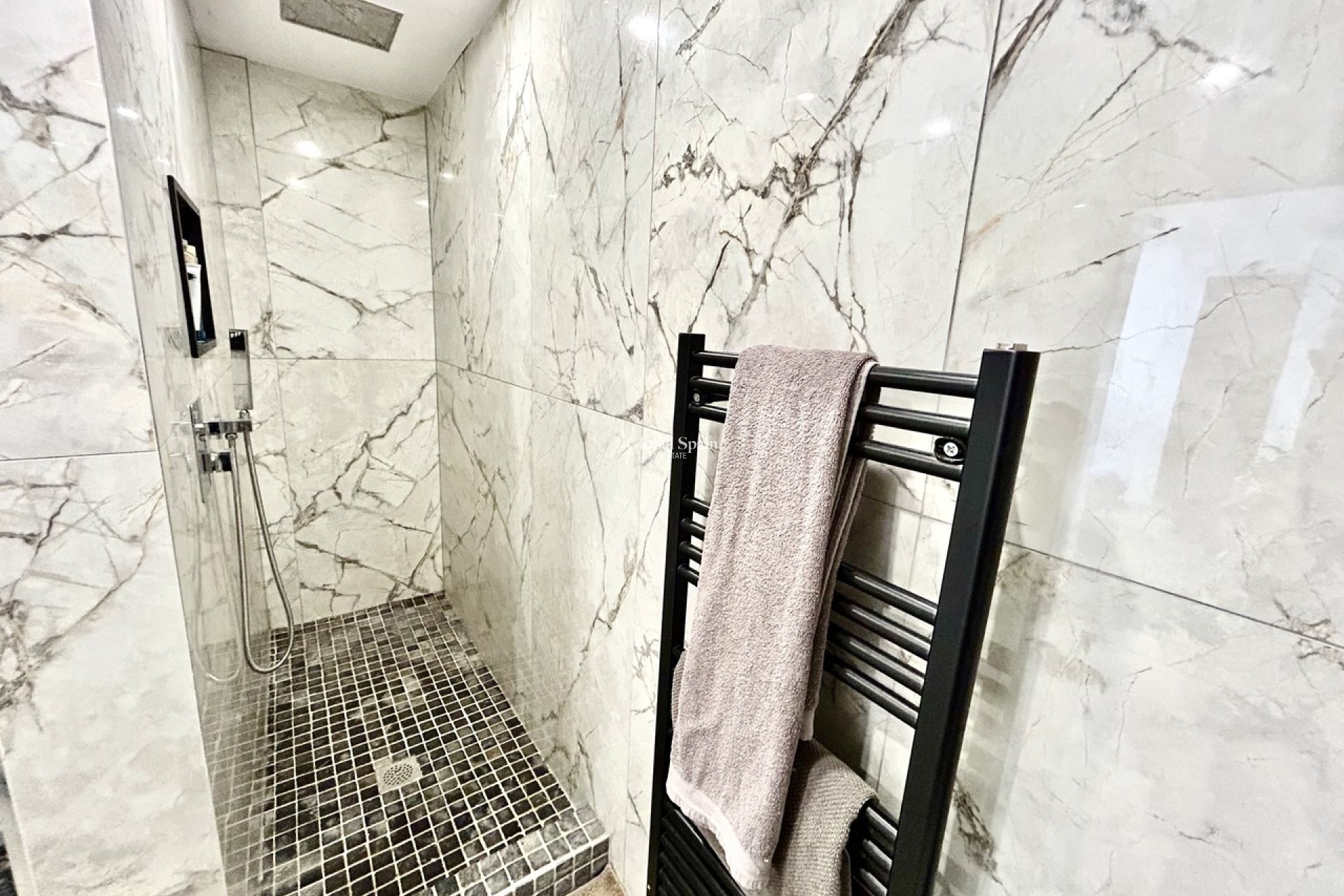 Wiederverkauf - HAUS -
SAN MIGUEL DE SALINAS - Inland