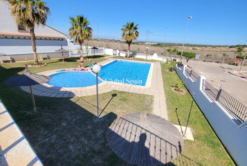 Wiederverkauf - HAUS -
SAN MIGUEL DE SALINAS - Inland