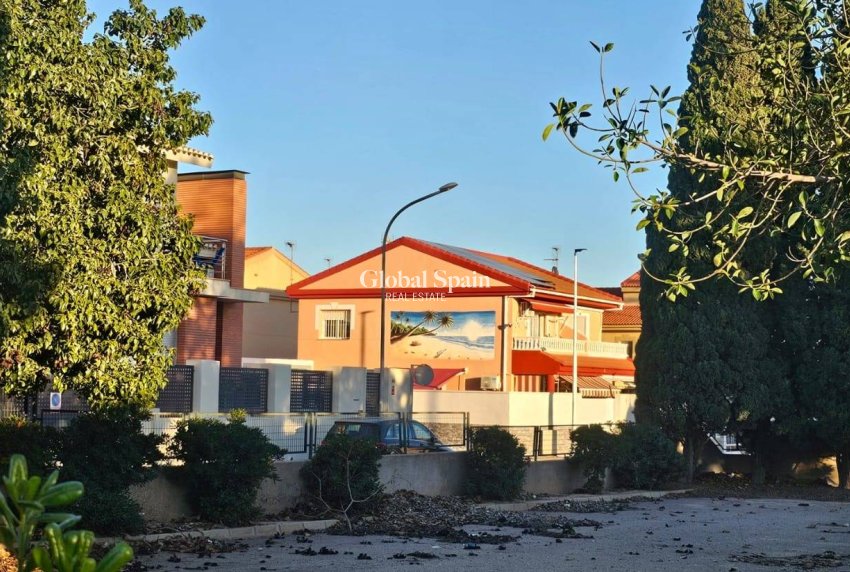 Wiederverkauf - HAUS -
SANTIAGO DE LA RIBERA - Playa De Santiago De La Ribera