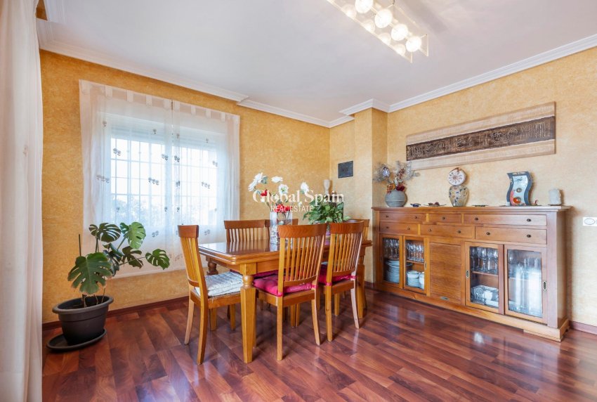 Wiederverkauf - HAUS -
TORREVIEJA - Aguas Nuevas