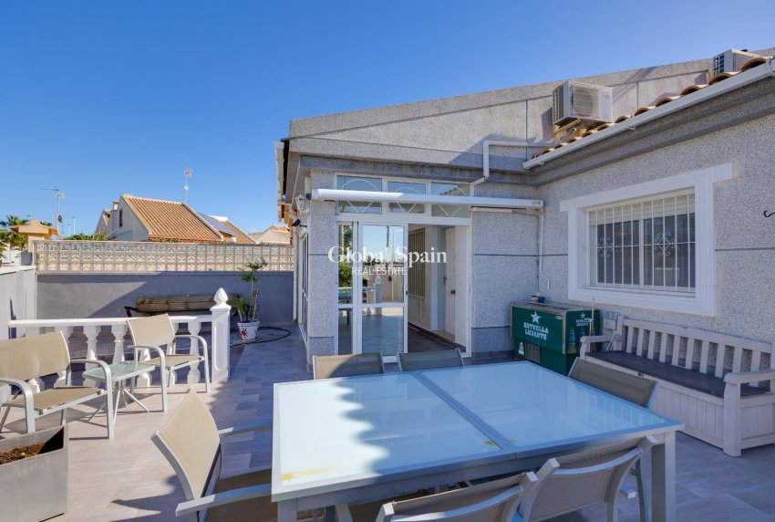 Wiederverkauf - HAUS -
TORREVIEJA - Aguas Nuevas