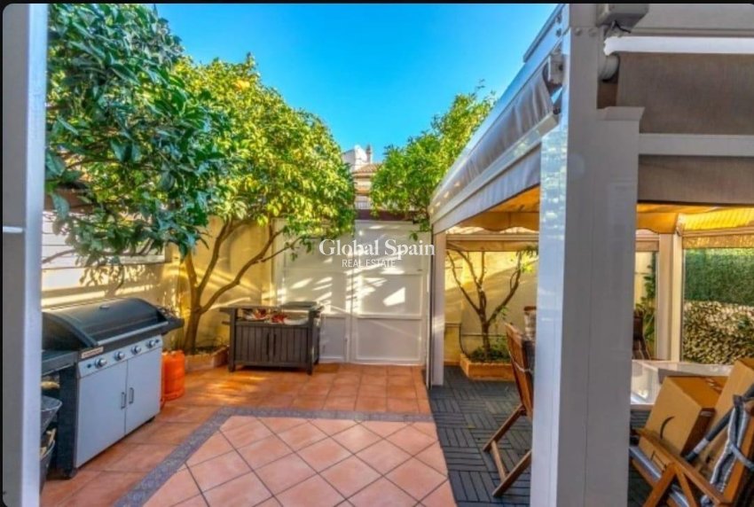 Wiederverkauf - HAUS -
TORREVIEJA - Aguas Nuevas