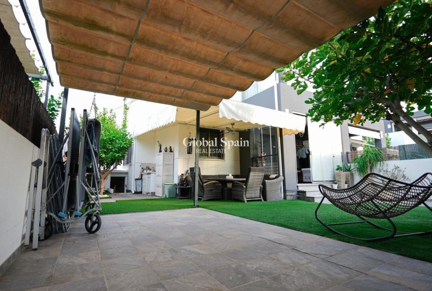 Wiederverkauf - HAUS -
TORREVIEJA - Aguas Nuevas