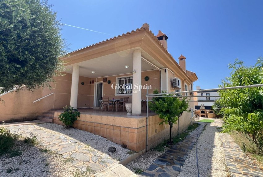 Wiederverkauf - HAUS -
TORREVIEJA - Aguas Nuevas