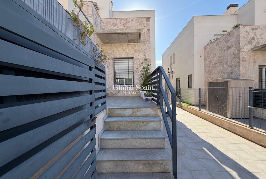 Wiederverkauf - HAUS -
TORREVIEJA - Aguas Nuevas