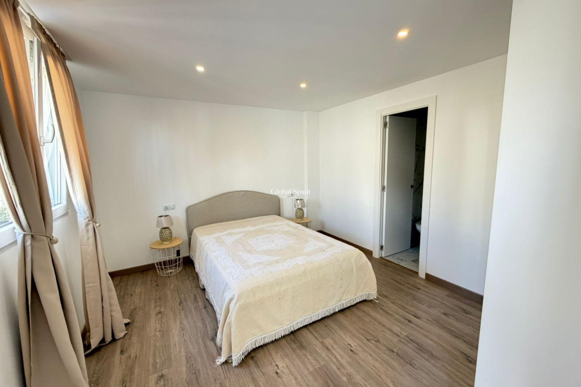 Wiederverkauf - HAUS -
TORREVIEJA - Cabo Cervera