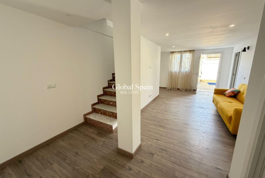 Wiederverkauf - HAUS -
TORREVIEJA - Cabo Cervera