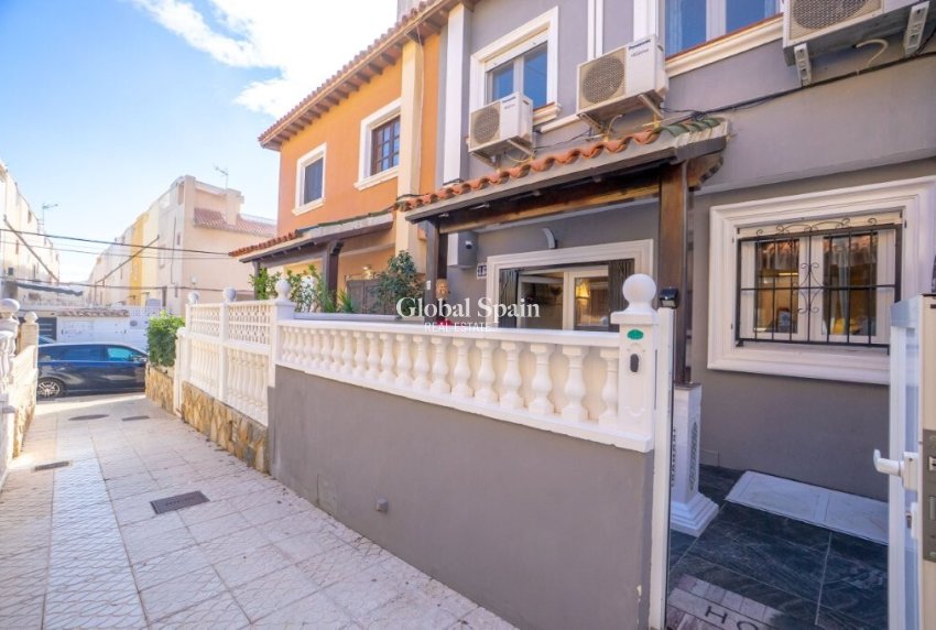 Wiederverkauf - HAUS -
TORREVIEJA - Cabo Cervera