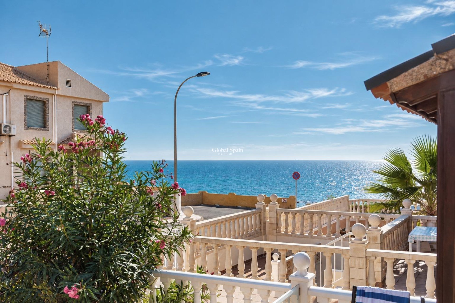 Wiederverkauf - HAUS -
TORREVIEJA - Cala de cabo cervera