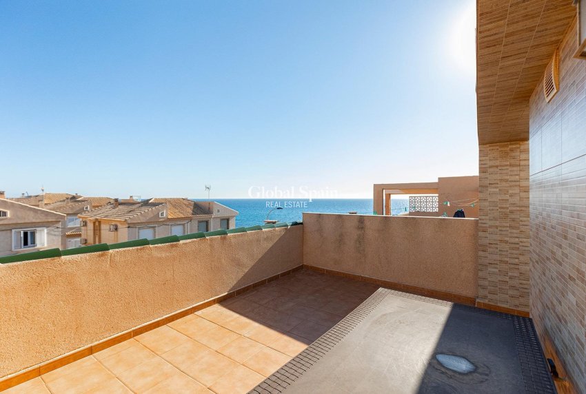 Wiederverkauf - HAUS -
TORREVIEJA - Cala de cabo cervera