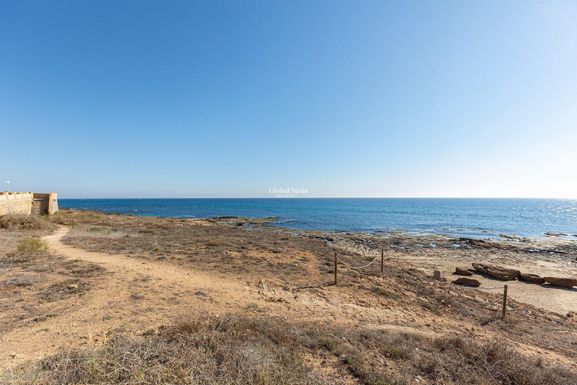 Wiederverkauf - HAUS -
TORREVIEJA - Cala de cabo cervera