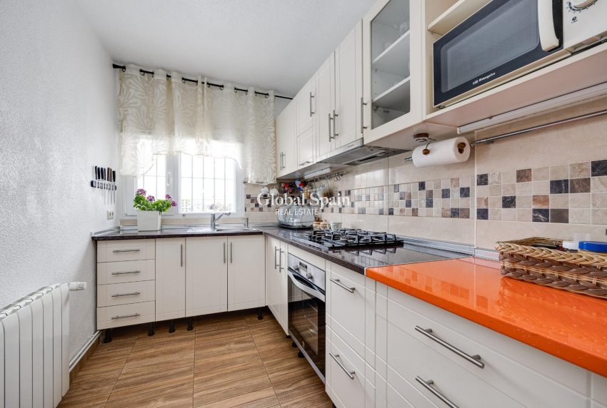 Wiederverkauf - HAUS -
TORREVIEJA - Calas blanca