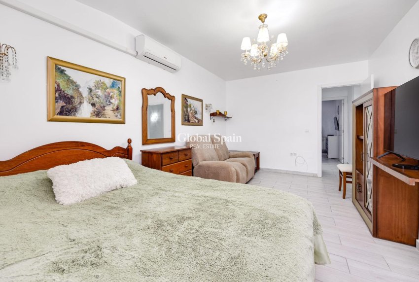 Wiederverkauf - HAUS -
TORREVIEJA - Calas blanca