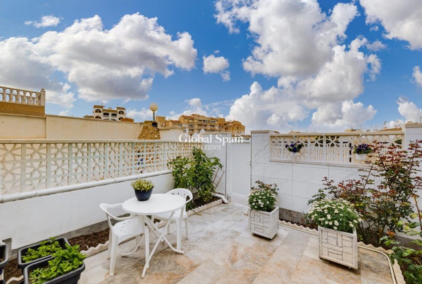 Wiederverkauf - HAUS -
TORREVIEJA - Calas blanca