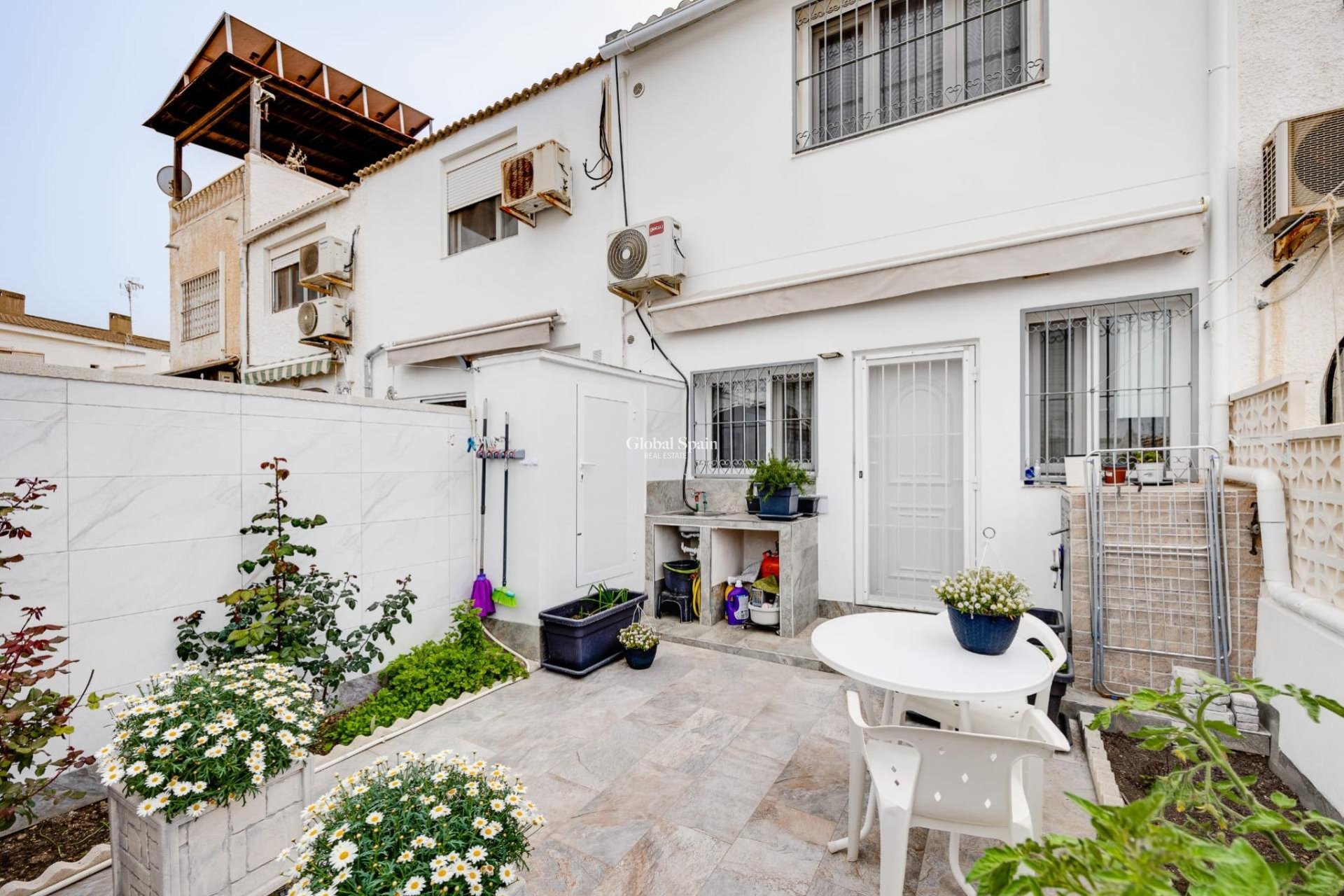 Wiederverkauf - HAUS -
TORREVIEJA - Calas blanca
