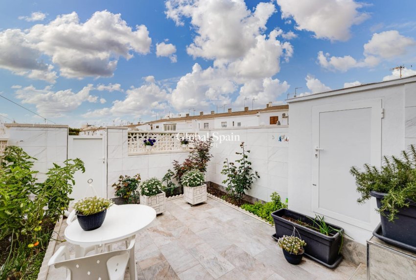 Wiederverkauf - HAUS -
TORREVIEJA - Calas blanca