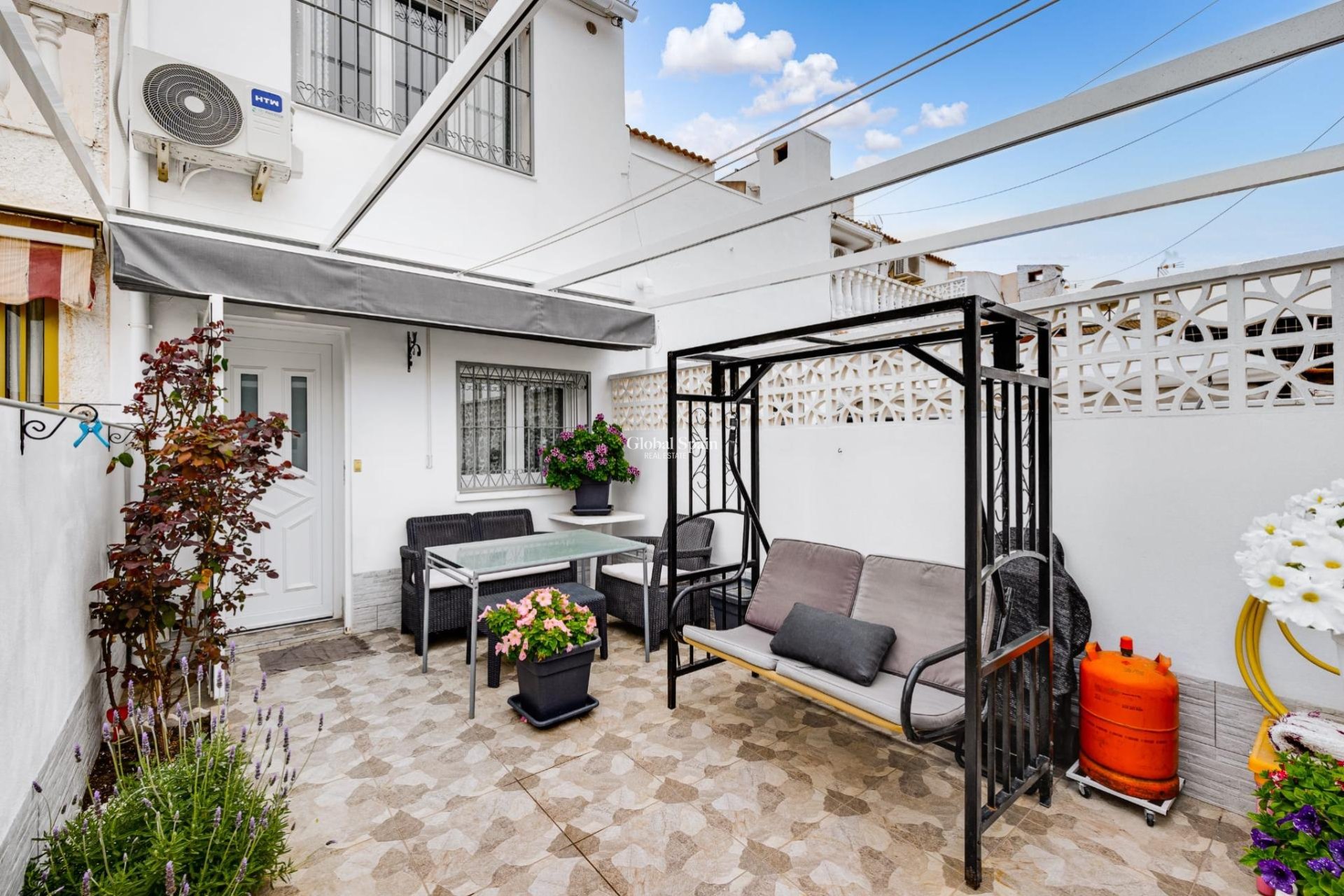 Wiederverkauf - HAUS -
TORREVIEJA - Calas blanca