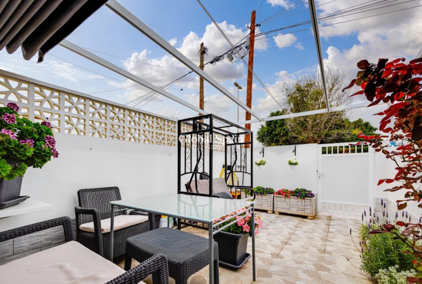 Wiederverkauf - HAUS -
TORREVIEJA - Calas blanca