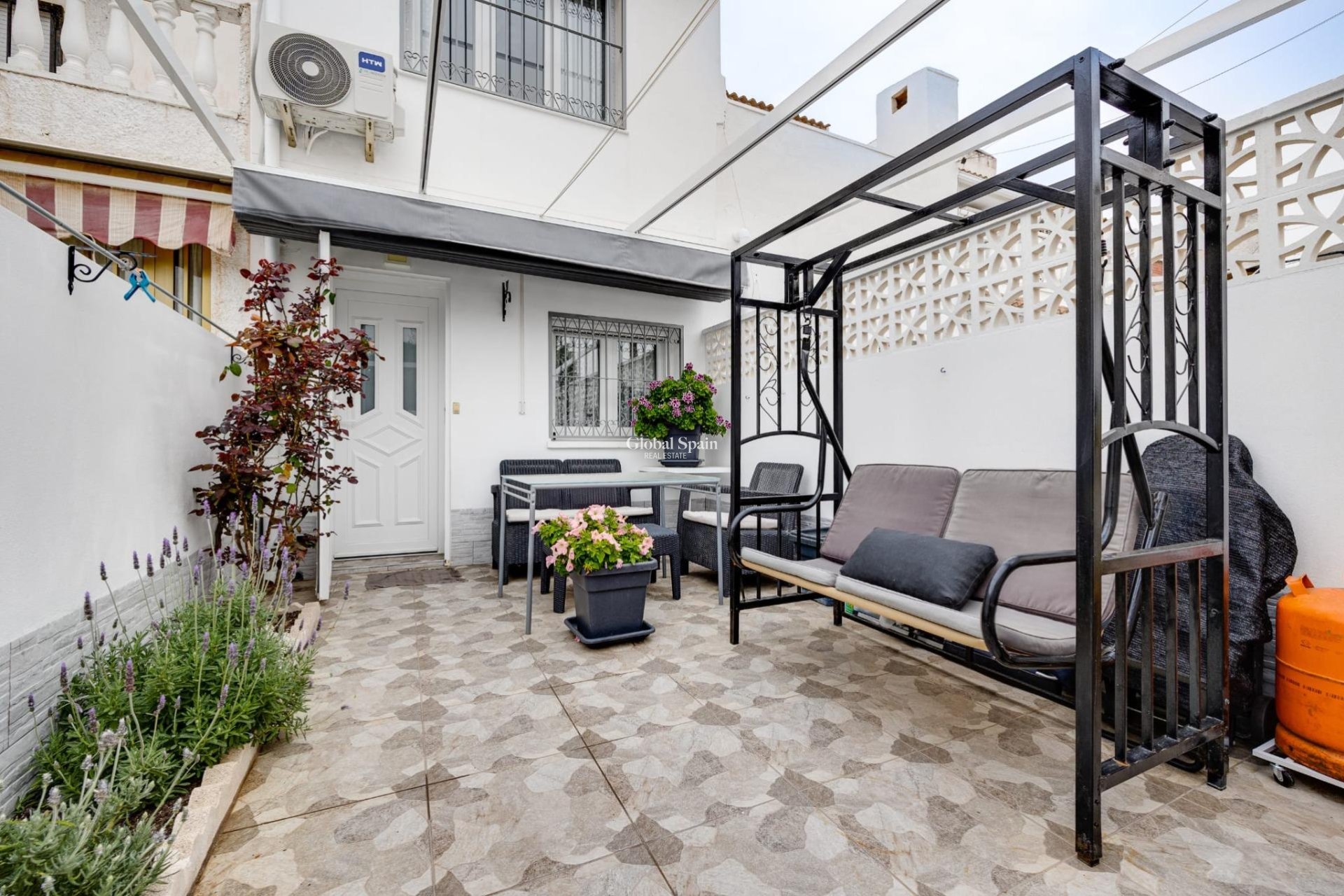 Wiederverkauf - HAUS -
TORREVIEJA - Calas blanca