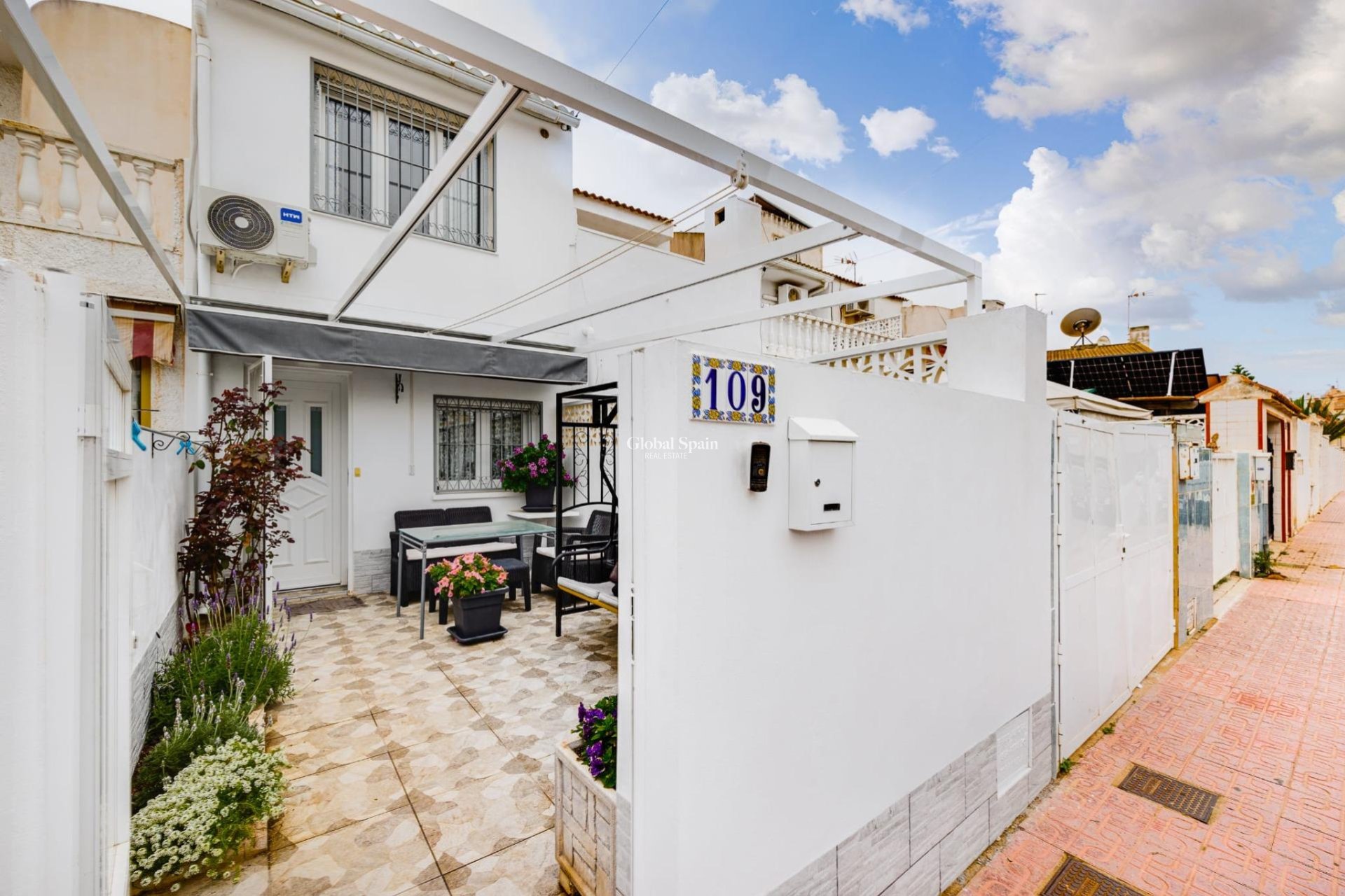 Wiederverkauf - HAUS -
TORREVIEJA - Calas blanca