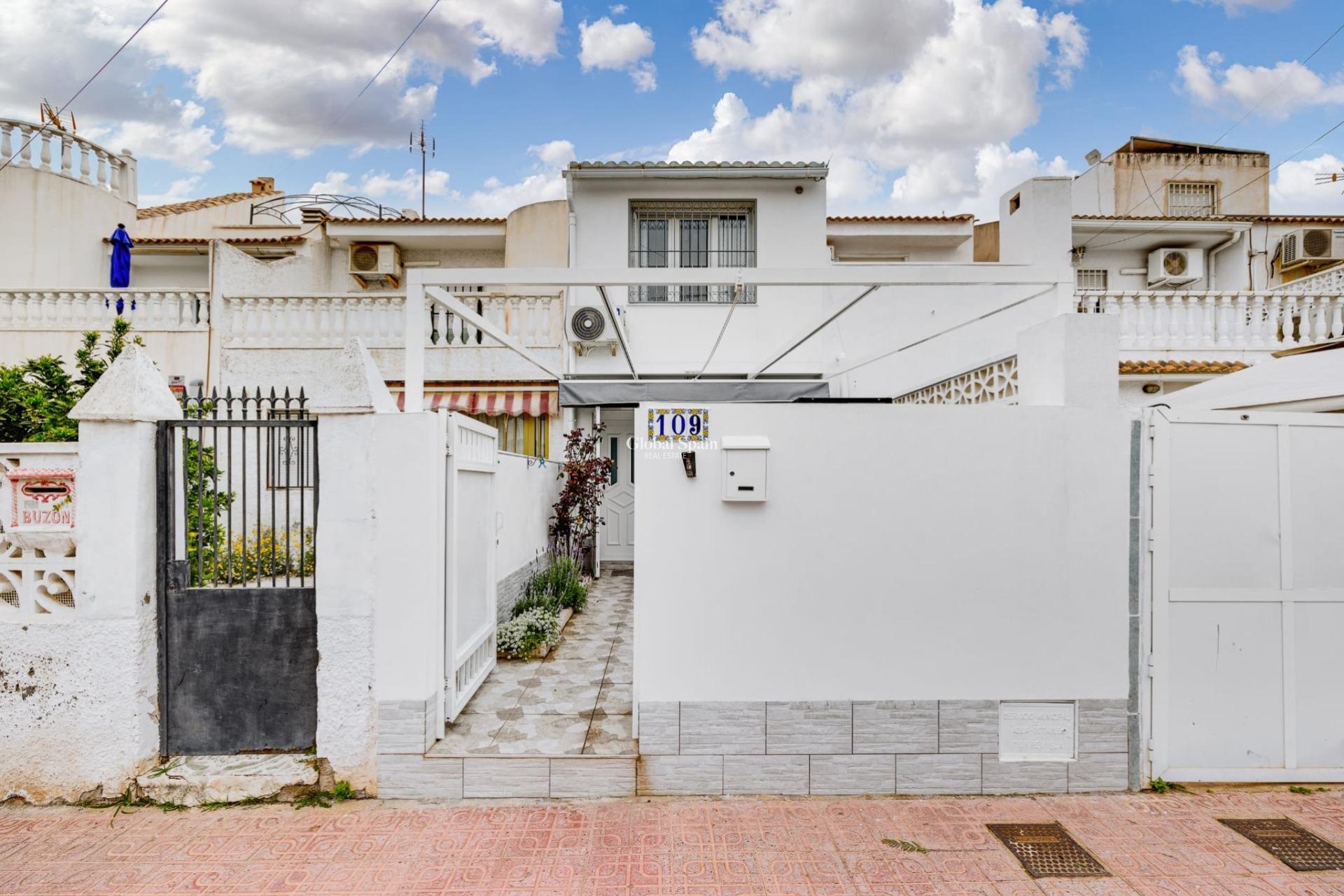 Wiederverkauf - HAUS -
TORREVIEJA - Calas blanca