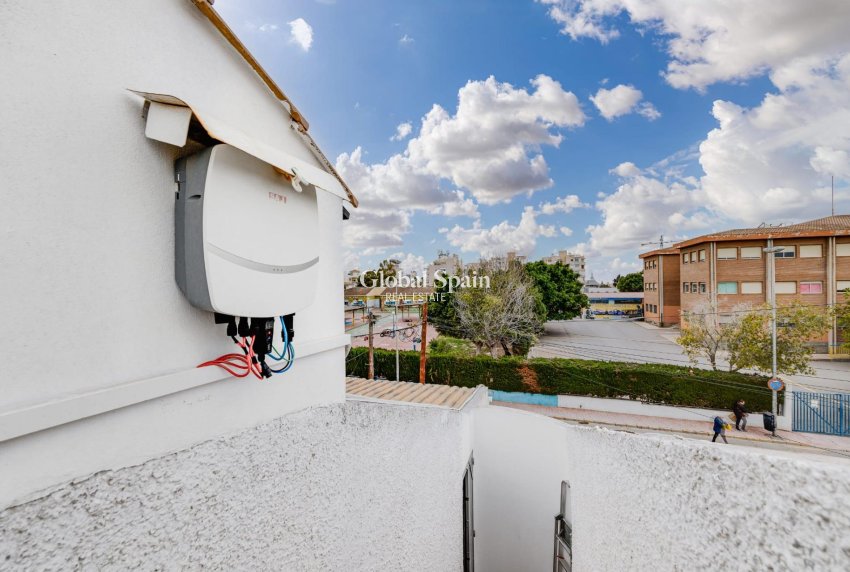 Wiederverkauf - HAUS -
TORREVIEJA - Calas blanca