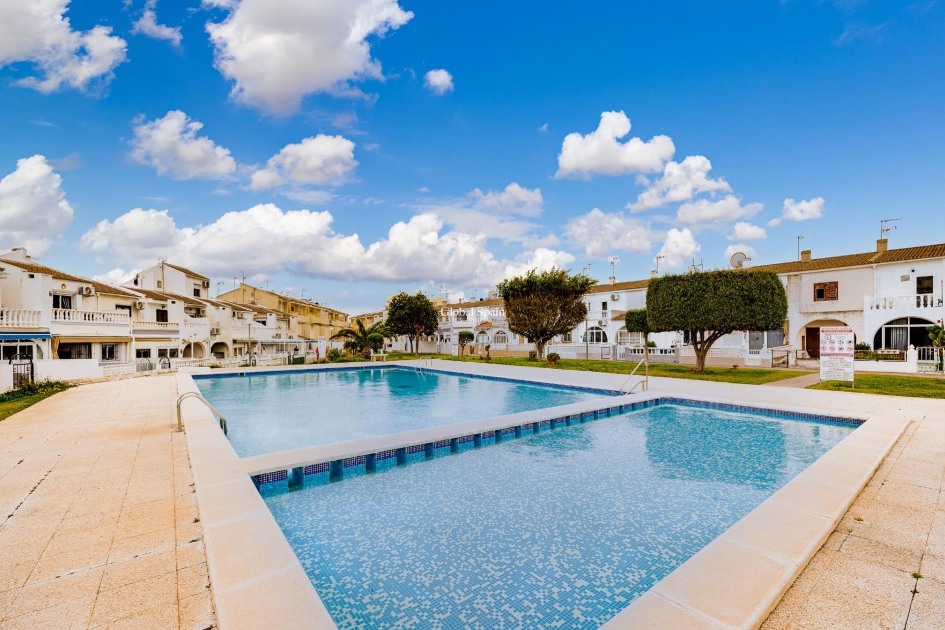 Wiederverkauf - HAUS -
TORREVIEJA - Calas blanca