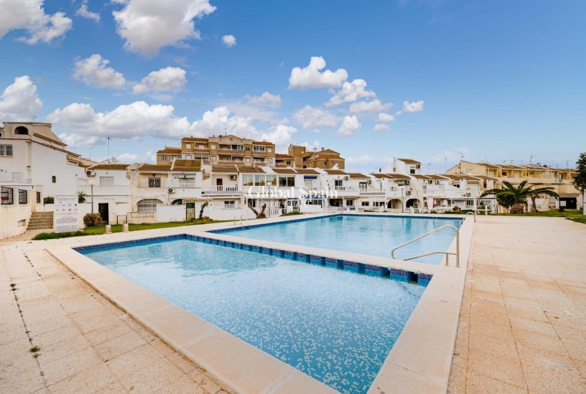 Wiederverkauf - HAUS -
TORREVIEJA - Calas blanca