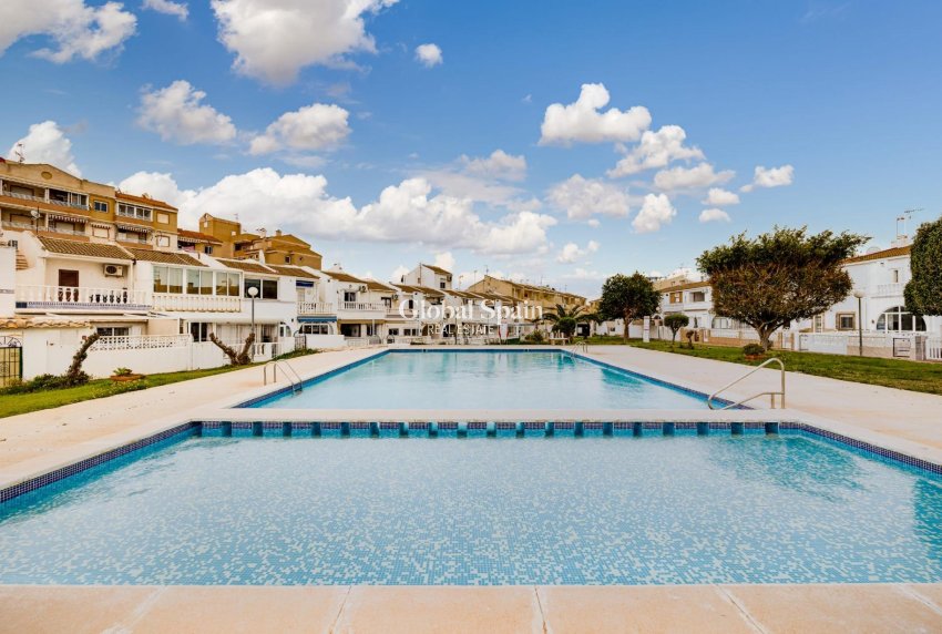 Wiederverkauf - HAUS -
TORREVIEJA - Calas blanca