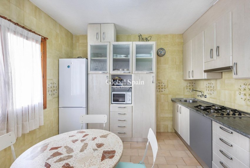 Wiederverkauf - HAUS -
TORREVIEJA - Calas blanca