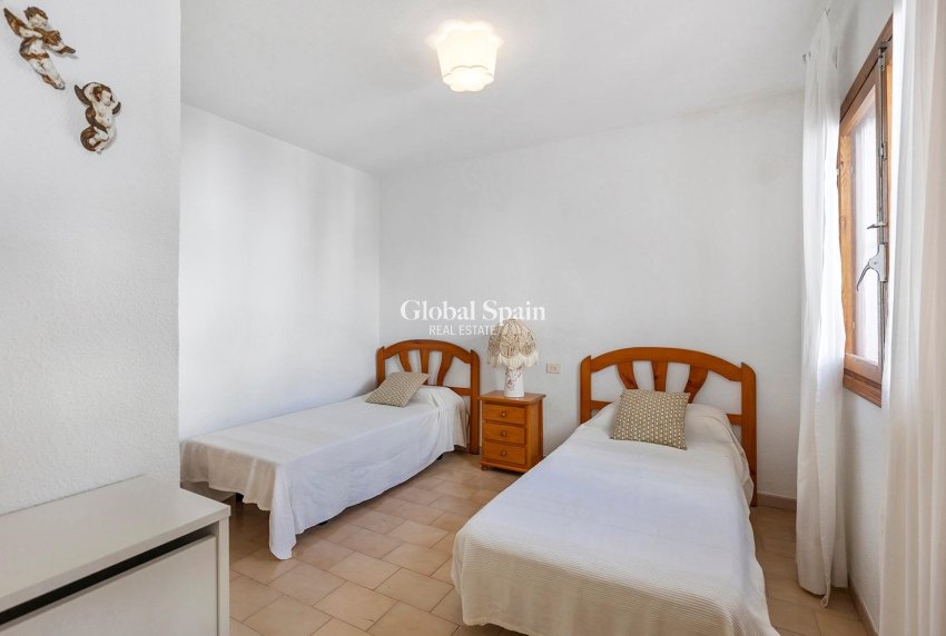 Wiederverkauf - HAUS -
TORREVIEJA - Calas blanca