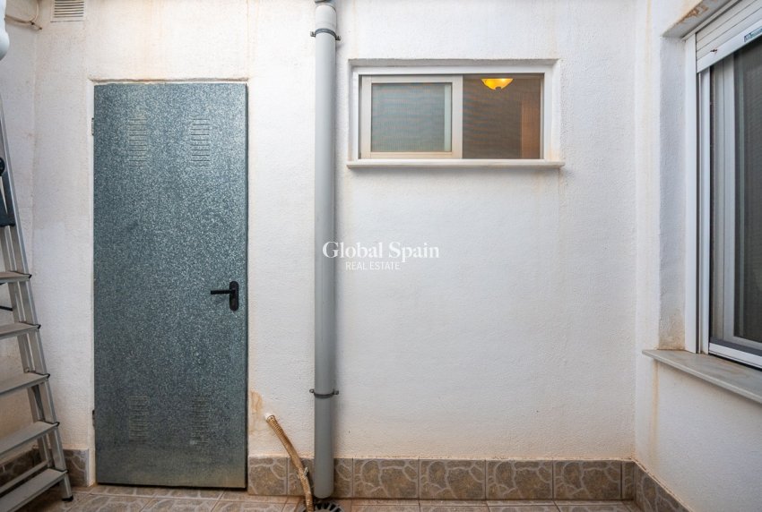 Wiederverkauf - HAUS -
TORREVIEJA - Calas Blancas