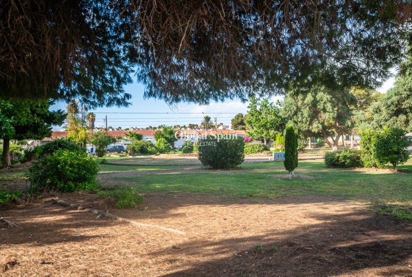 Wiederverkauf - HAUS -
TORREVIEJA - Calas Blancas