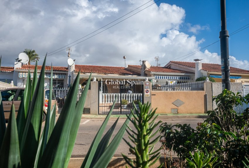 Wiederverkauf - HAUS -
TORREVIEJA - Calas Blancas
