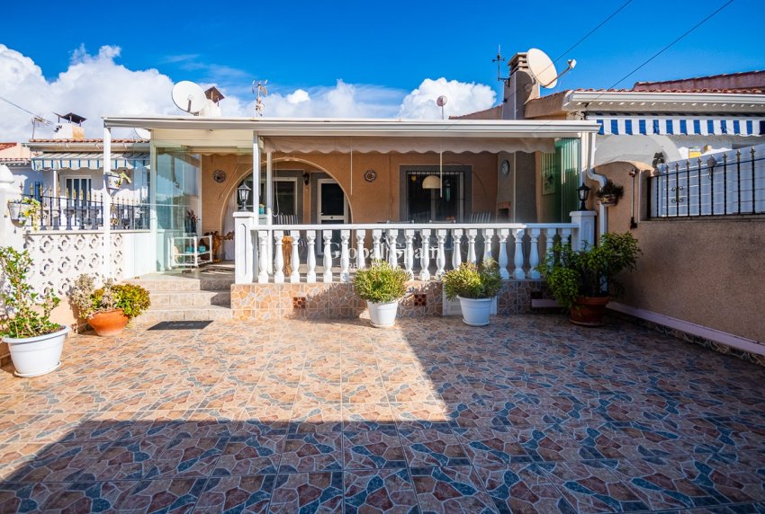 Wiederverkauf - HAUS -
TORREVIEJA - Calas Blancas