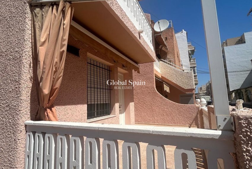 Wiederverkauf - HAUS -
TORREVIEJA - Center
