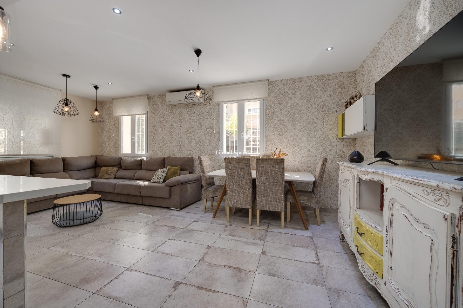 Wiederverkauf - HAUS -
TORREVIEJA - Center
