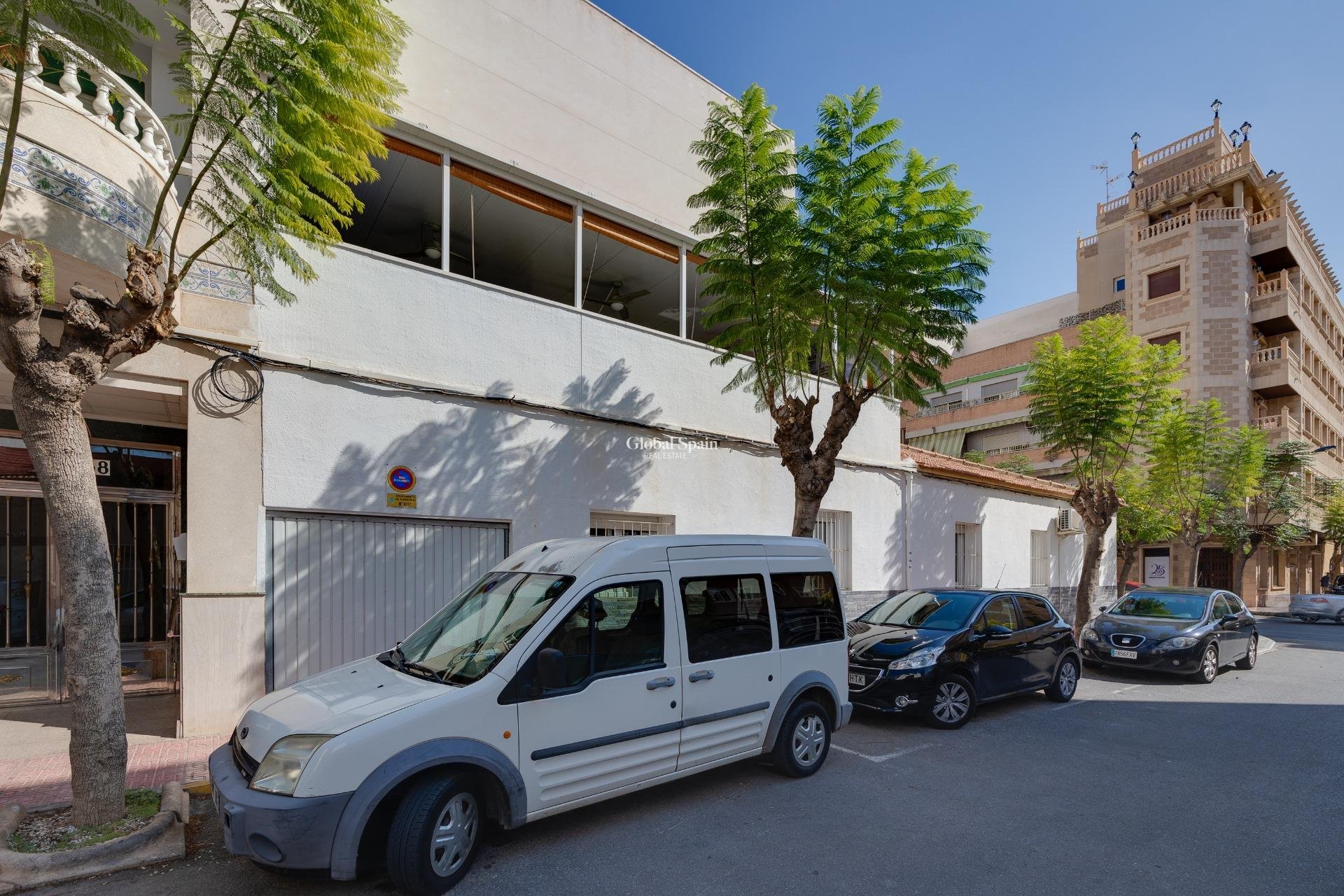 Wiederverkauf - HAUS -
TORREVIEJA - Center